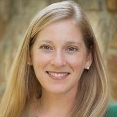 Headshot of Amanda Horton.