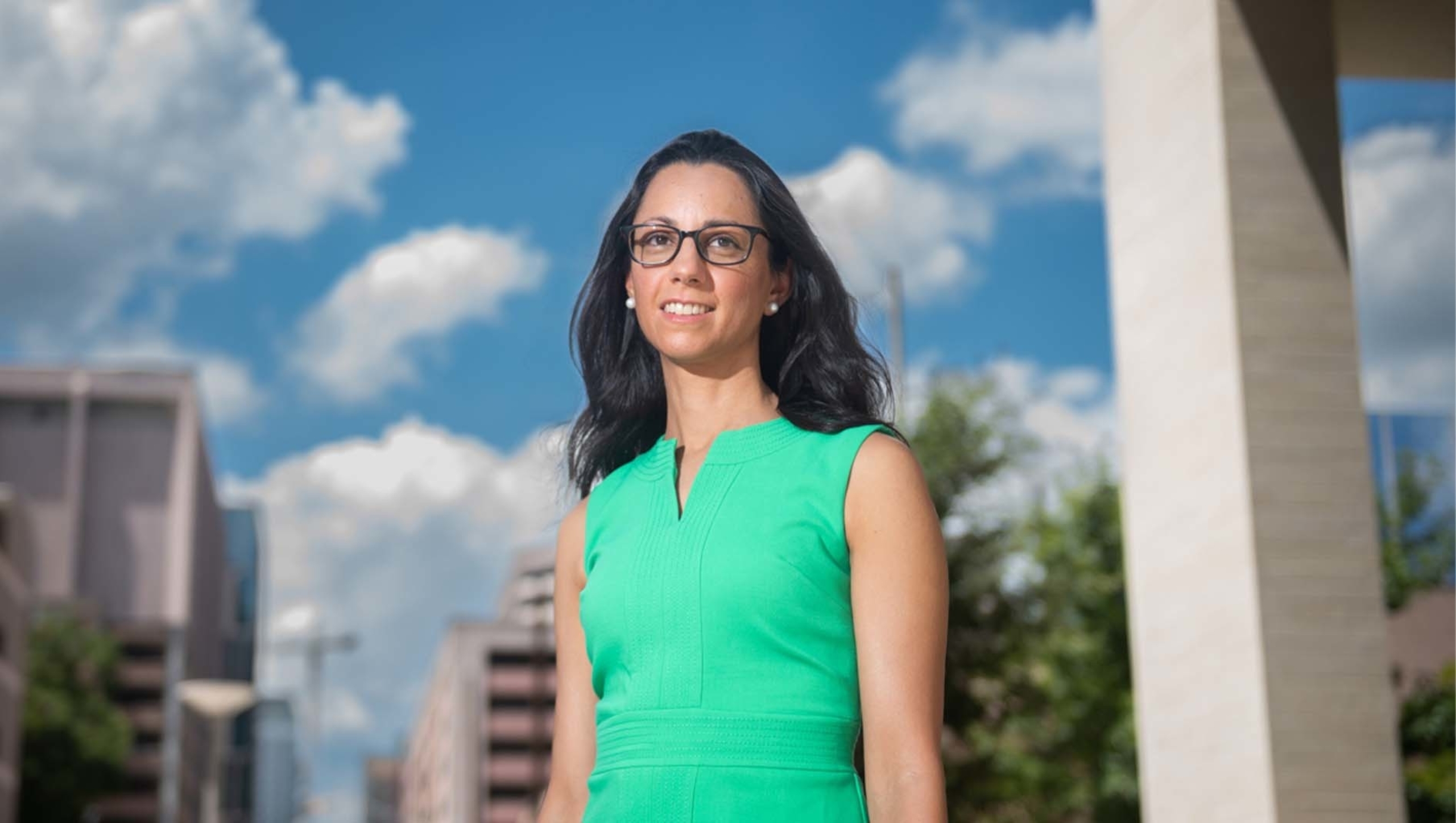 Portrait of Darlene Bhavnani on the Dell Medical School campus.
