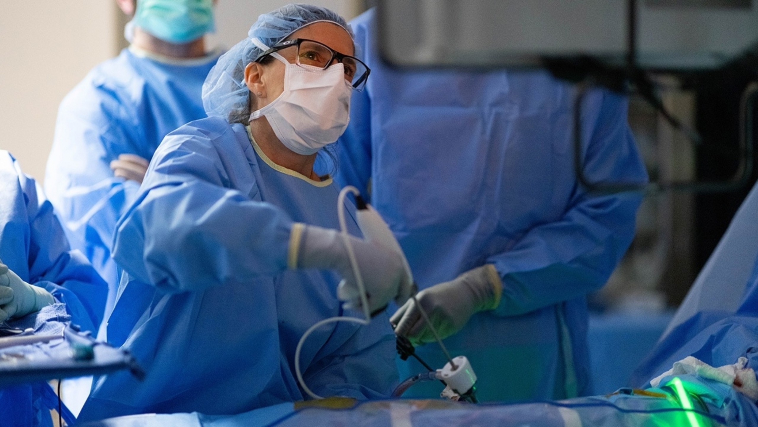 Director of the Abdominal Transplant Center and abdominal transplant surgeon, Nicole Turgeon, M.D., removes the healthy kidney from the living donor in preparation for the kidney transplantation.